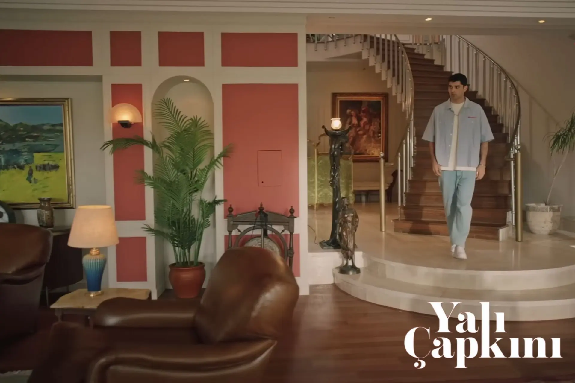 Yali Capkini filming set 